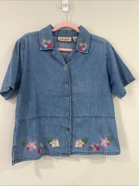 Jane Ashley Denim Button-Front Shirt with Floral Embroidery size S 100% cotton